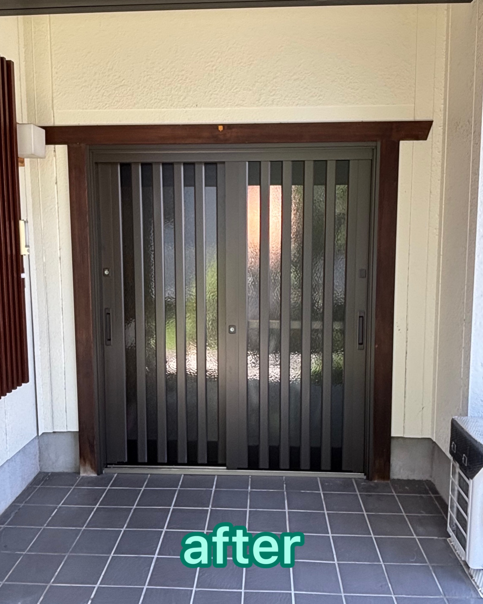 玄関のお取替えをさせていただきました